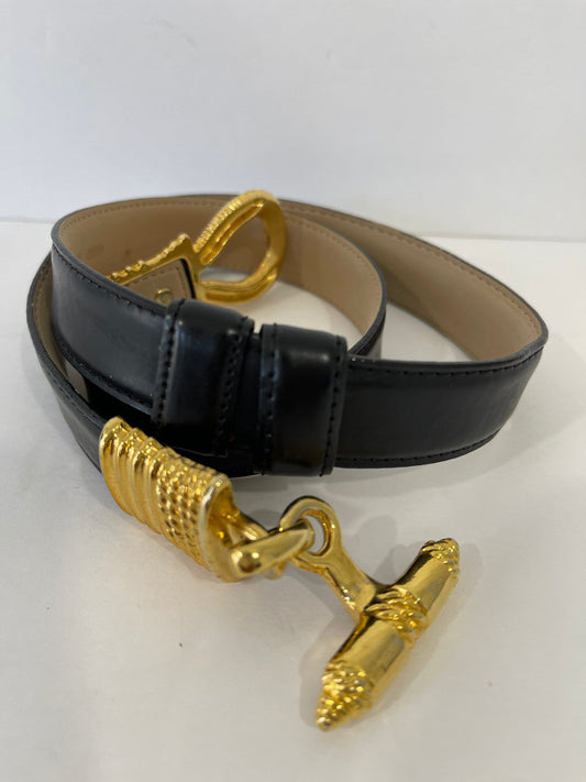 Vtg Black Leather Belt With Gold Tone Metal Hook Closure Sz S/M