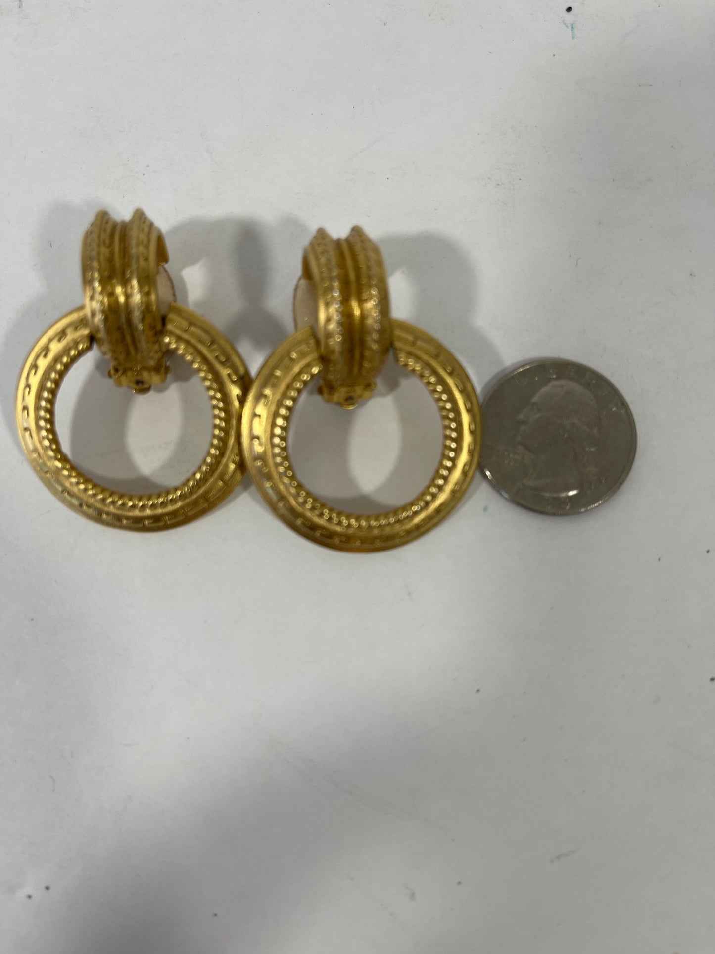 Vtg Oscar De la Renta Gold Tone Etched Door Knocker Clip On Earrings