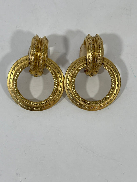 Vtg Oscar De la Renta Gold Tone Etched Door Knocker Clip On Earrings