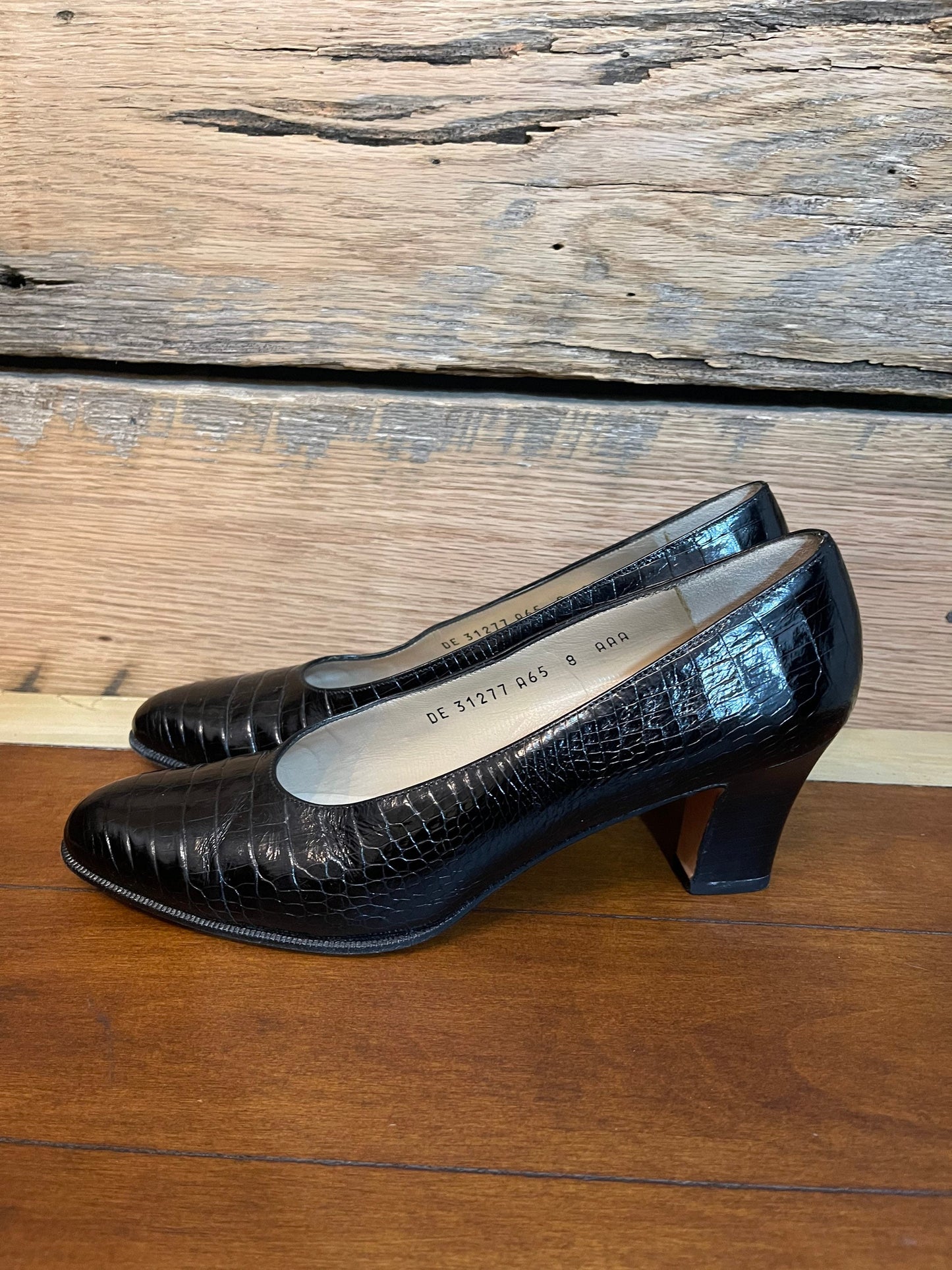 Salvatore Ferragamo Black Crocodile Print Pumps Sz 8AAA